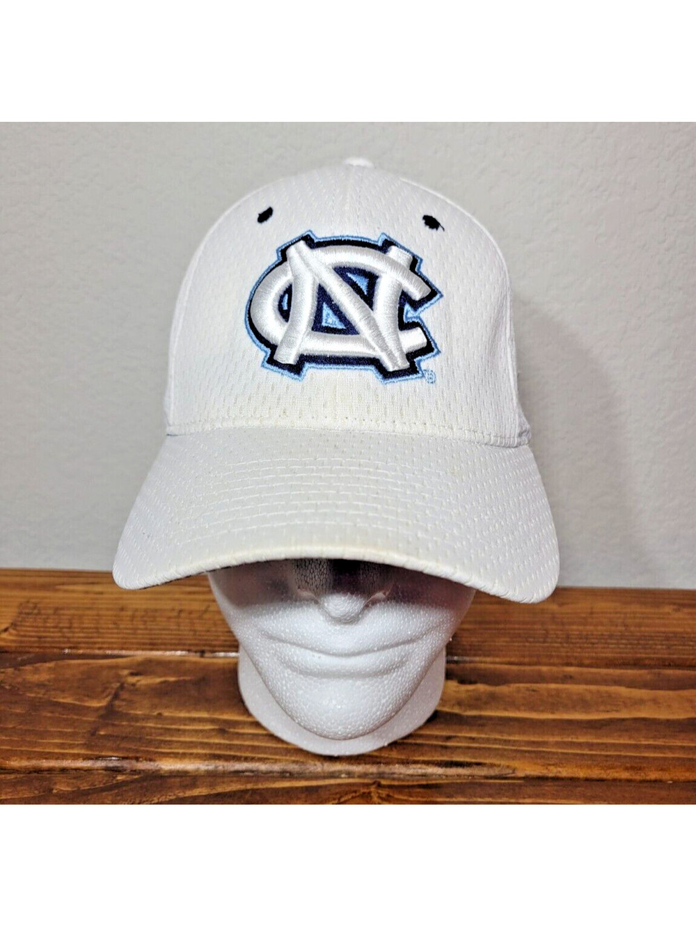North Carolina Hat Cap Tar Heels Flex Fit Sz M/L Adult White NCAA Zephyr